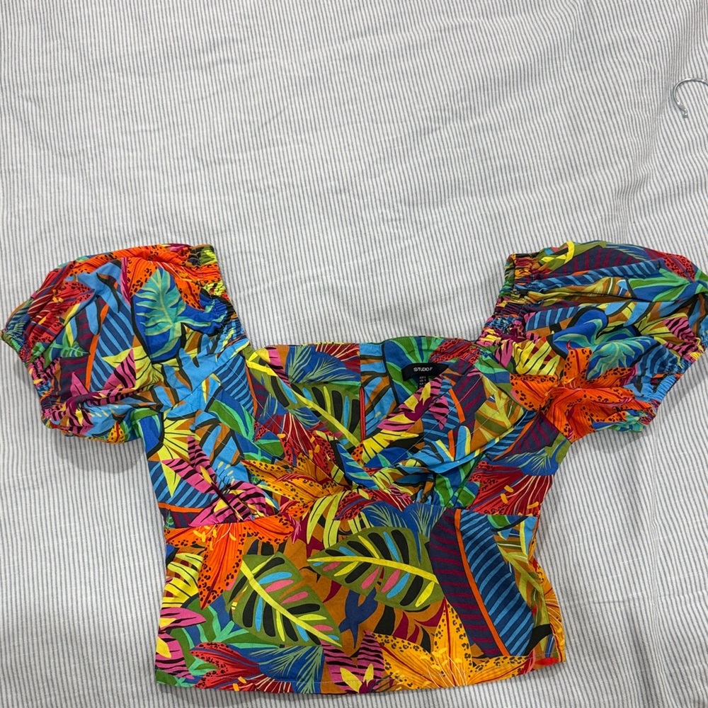 Vibrant Leaf Print Puff Sleeve Blouse